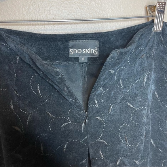 Sno Skins Black Velvet Plush Embroidered Pants Size 6 - Picture 4 of 7
